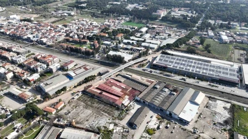 Gaziemir Hava Eğitim Yolu Taşıt Üst Geçidi’nde köprü yapımı tamamlandı
