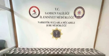 Geceleyin bekçilerin boş arazide fark ettiği koliden 4 bin 47 adet uyuşturucu hap ele geçirildi
