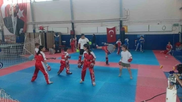 Gedizli kick boks sporcuları Türkiye Şampiyonasına hazırlanıyorlar

