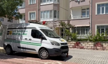 Genç kadın apartman bahçesinde ölü bulundu
