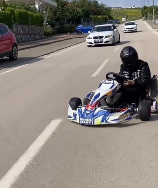 Go kart sürücüsü pisti şaşırdı, trafiğe çıkıp drift attı
