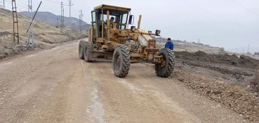 Gölbaşı ilçesinde yollar onarılıyor
