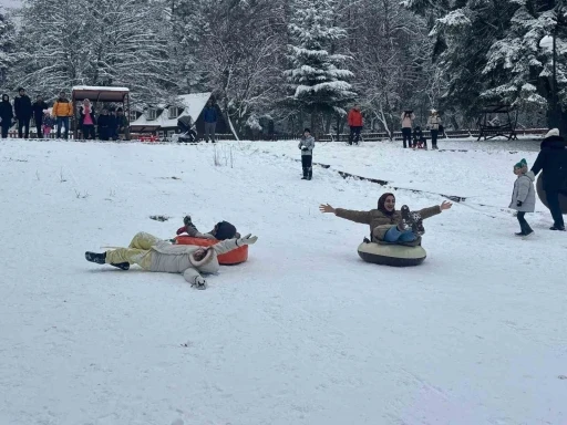 Gölcük Tabiat Parkı’nda hafta sonu tatilinin tadını böyle çıkarttılar
