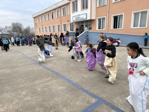 Gönüllü gençlerinden öğrencilere unutulmaz bir gün
