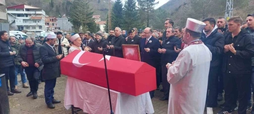 Görevi başında kalp krizi geçiren Uzman çavuş memleketi Giresun’da son yolculuğuna uğurlandı
