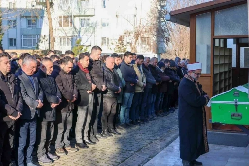 Gözyaşları arasında son yolculuğuna uğurlandı
