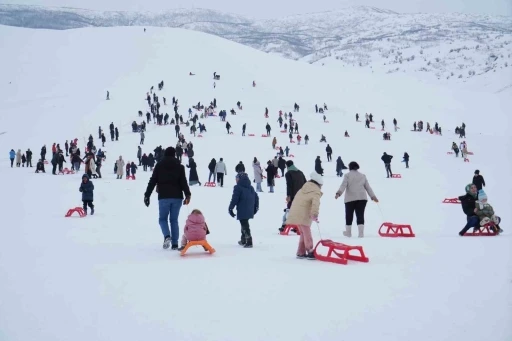 Güzeltepe Kayak Merkezi’ne yoğun ilgi
