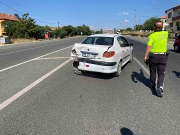 Hafif ticari araç ile otomobil çarpıştı: 1 yaralı
