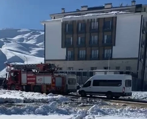 Hakkari’de 4 metrelik kuyuya düşen çocuk kurtarıldı
