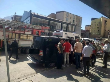 Hakkari’de araçta kilitli kalan kadın kurtarıldı
