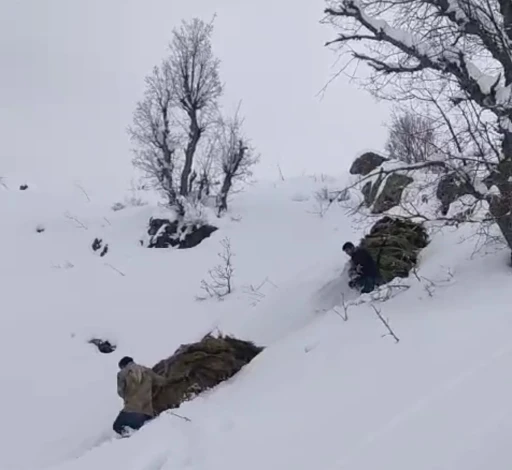 Hakkari’de besicilerin zorlu kış mesaisi
