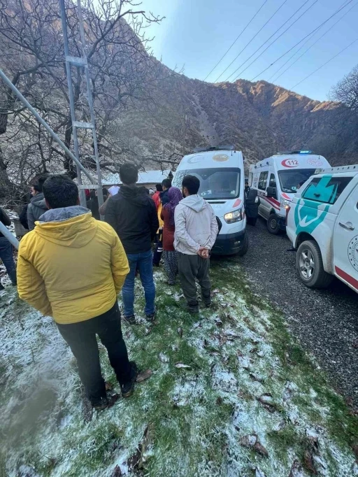 Hakkari’de dağdan düşen genç hayatını kaybetti
