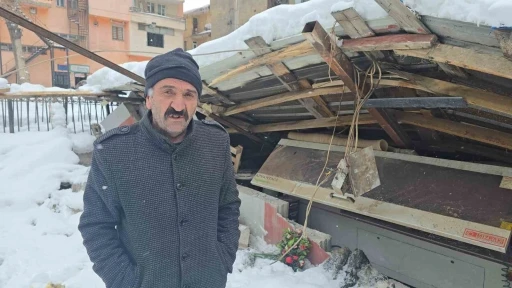 Hakkari’de karın ağırlığına dayanamayan atölyenin çatısı çöktü
