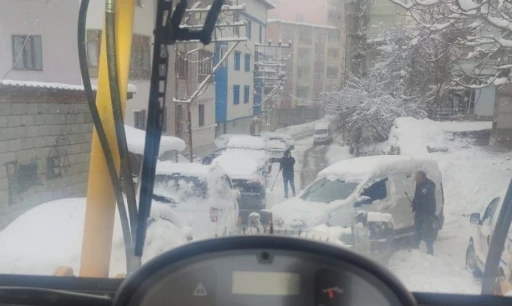 Hakkari’de karla mücadele çalışması devam ediyor
