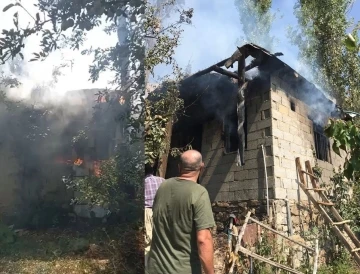 Hakkari’de korkutan yangın
