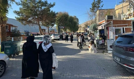 Halfeti’deki yaz havası turist yoğunluğu oluşturdu
