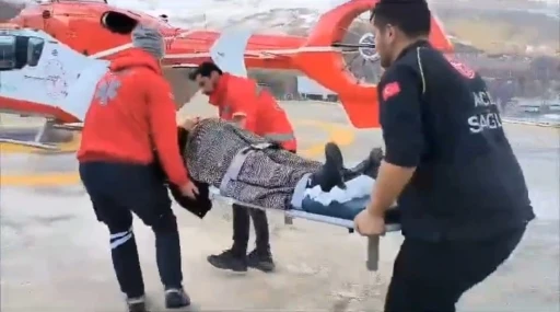 Hamile kadın helikopter ambulansla Van’a sevk edildi
