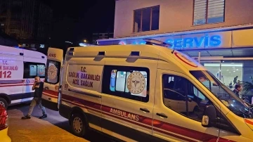 Hasta taşıyan ambulans kaza yaptı: 1 polis yaralandı
