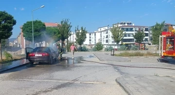 Hastane bahçesinde araç yangını
