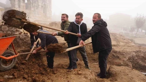 Hep fotoğrafını çektiler, bu sefer kazıya girdiler
