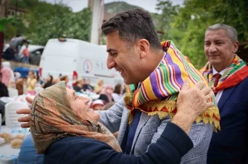 Hıdırellez şenliklerinde hem çilek topladılar, hem türkü söylediler
