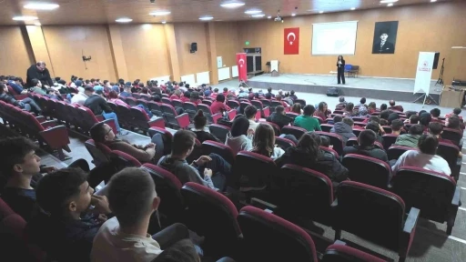 Hisarcık’ta lise öğrencilerine &quot;Dijital Bağımlılık&quot; konulu konferans
