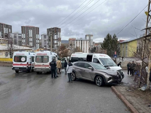 İçerisinde bulunduğu servis kaza yaptı, o &quot;Dedeme gidecektim&quot; diye ağladı
