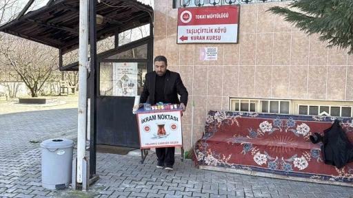 İftara yetişmek isteyen sürücüler kaza yapmasın diye ikram noktası kurdu
