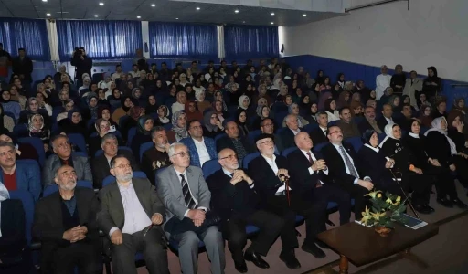 İlahiyat Fakültesinin 54. kuruluş yıl dönümü, düzenlenen panel ile kutlandı
