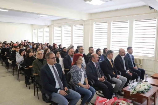 İlk dersi vali verdi, konu Türkiye’nin yönetim yapısı oldu
