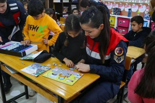 İlkokullu miniklere jandarma mesleği tanıtıldı
