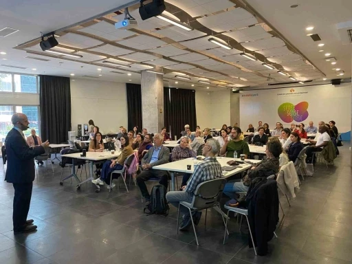 İngiliz profesörden İzmir Ekonomi’ye tam not
