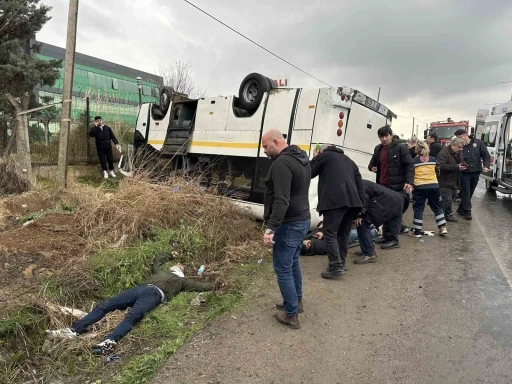 İşçi servisi minibüsü takla attı: 25 yaralı
