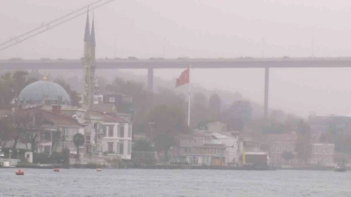 İstanbul Boğazı sise gömüldü
