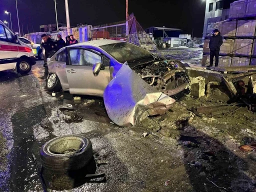 İstanbul’da feci kaza, otomobil sürücüsü hayatını yitirdi
