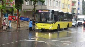 İstanbullular yağmura hazırlıksız yakalandı
