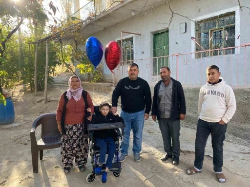 ’İyilik Ailesi’ bu kez engelli Volkan’ı mutlu etti
