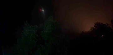 İzmir’de başlayıp Aydın’a sıçrayan orman yangınına gece görüşlü helikopterler ile müdahale ediliyor
