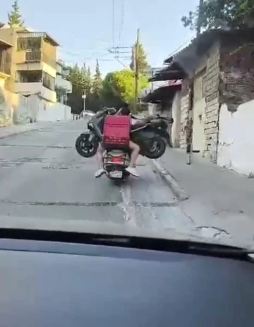 İzmir’de ilginç görüntü: Motosiklet üstünde motosiklet taşıdılar
