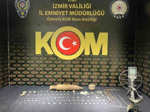 İzmir’de tarihi eser kaçakçılığı operasyonu: 3 gözaltı
