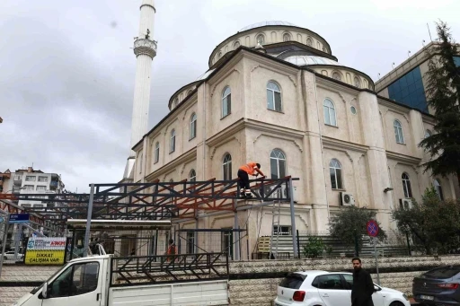 İzmit Eren Cami’ne yeni sundurma
