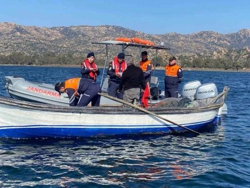 Jandarma ekipleri Bafa Gölü’nde denetimlerine devam ediyor
