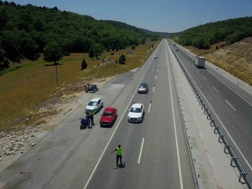 Jandarma ekipleri dönüş yolundaki sürücüleri bilgilendiriyor
