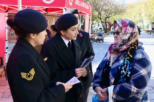 Jandarmadan ‘Kadına yönelik şiddete kaşı mücadele’ standı
