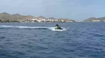 Jet ski ile kaçmaya çalıştılar
