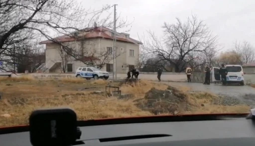 Kaçak 2 göçmen polisin sıkı takibi sonucu yakalandı
