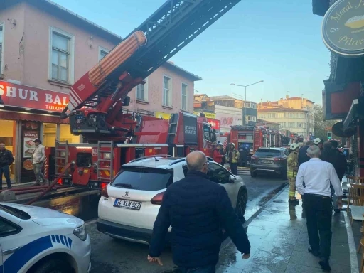 Kadıköy’de ahşap binada yangın
