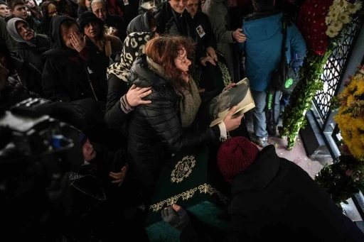 Kadıköy’de bıçaklanarak öldürülen İtalyan şefin oğlu son yolculuğuna uğurlandı
