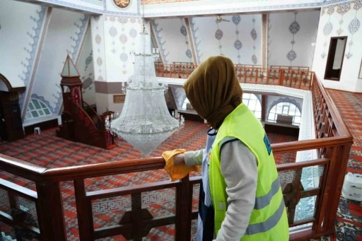 Kadıköy’deki ibadethanelerde Ramazan ayı temizliği
