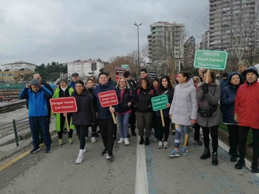 Kadıköylüler, Dünya Obezite Günü’nde farkındalık oluşturmak için sahilde yürüdü
